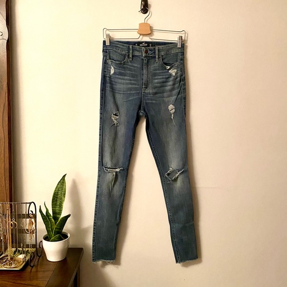 Ultra High Rise Super Skinny - Ripped Medium - Picture 1 of 8